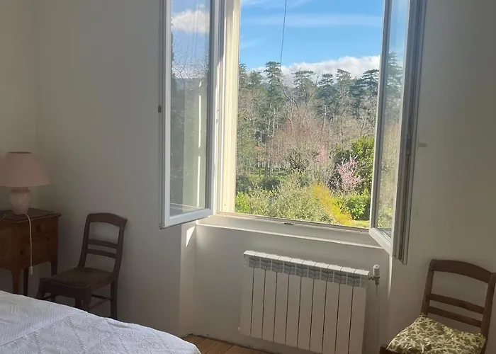 Maison Familiale Face Au De Saint-ferreol *